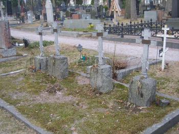 Апрель 2010 г. Фотография могилы офицеров линейного корабля «Петропавловск», убитых вечером 31 августа 1917 г. Хельсинки, Ильинское православное кладбище.