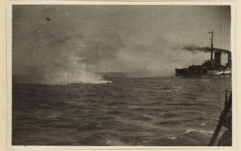 Линейный корабль «Слава» под огнем немецких дредноутов во время Моонзундского сражения 4 октября 1917 г.  РГАВМФ. Ф. 479. Оп. 1. Д. 904. Л. 119. 